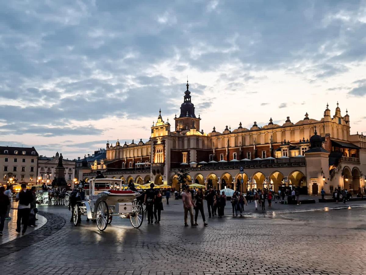 Hotel H12**** Krakow Ngoại thất bức ảnh