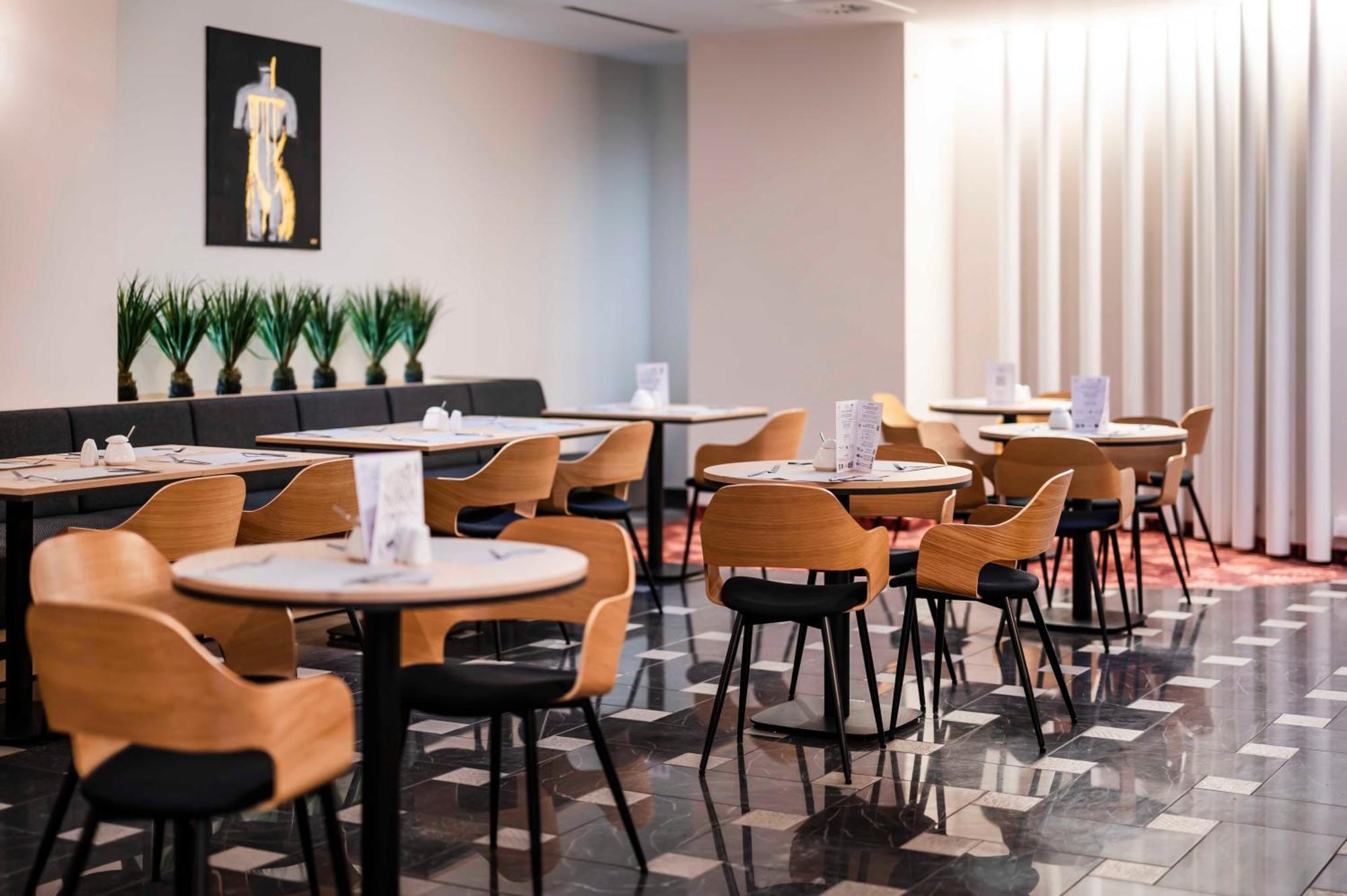 Hotel H12**** Krakow Ngoại thất bức ảnh